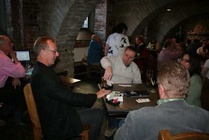 Kaukokin pääsi pelaamaan Eija Multimäen kanssa, vastassa Ossi Luosmaja Paavo Siirama.