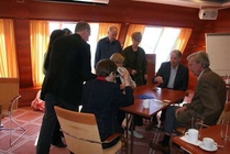 Kauko Koistinen hoitaa kilpailunjohtohommat robberissakin, nyt Kankoja vastassa Tuula ja Matti Penttilä.