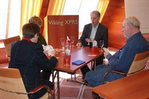 Robberia pelaamassa Irma ja Ilkka Kanko sekä Sirkka ja Peter schuvaloff.