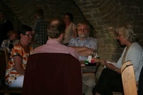 Sinikkaa ja Marjoa vastassa Jussi Angervo ja Jari Kemppainen, takana Taru Suppula.